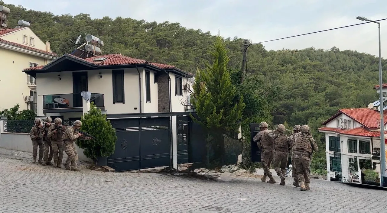 5 ilde "Daltonlar" suç örgütüne operasyon: 12 zanlı yakalandı