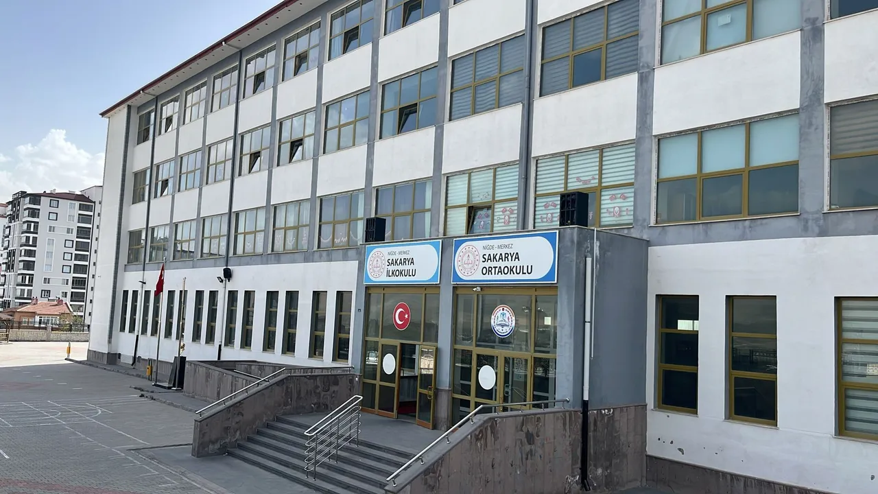 Aynı okuldan 27 öğrenci hastanelik oldu! Valilikten açıklama geldi