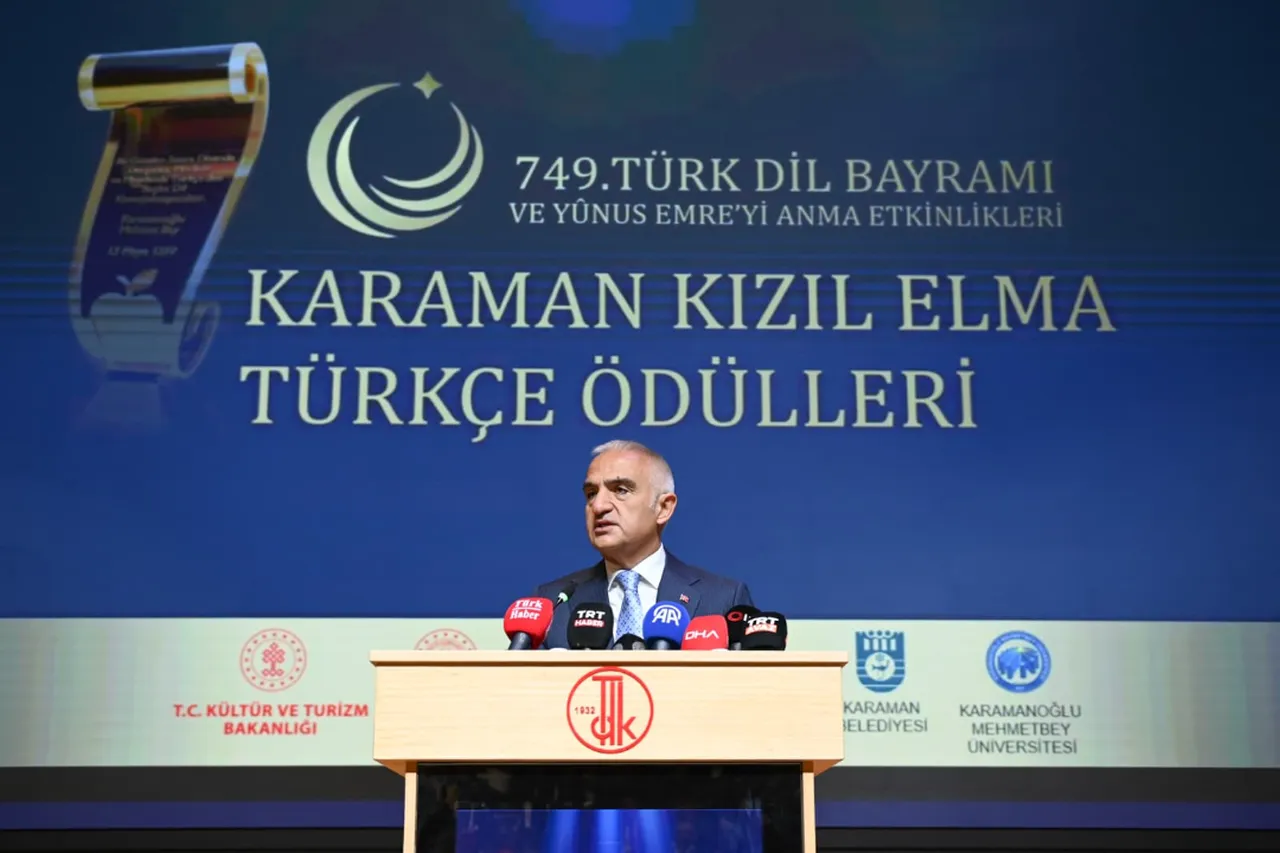 Bakan Ersoy'dan gençlere Türkçeye sahip çıkma çağrısı
