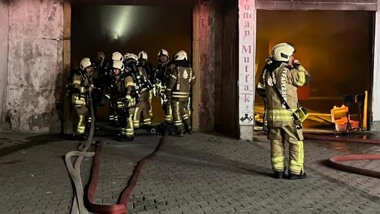 Başakşehir’de parfüm imalatı tesisinde yangın! 1 itfaiye eri yaralandı