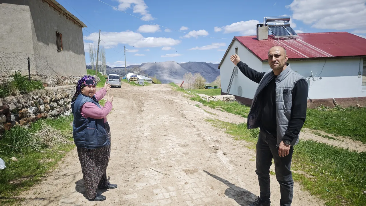 Bu köyde normal ölüm kalmadı! Herkes göç ediyor, ağaçlar bile meyve vermiyor