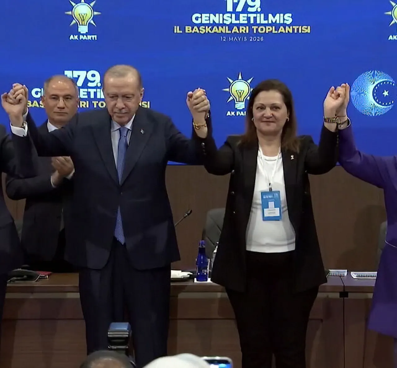 Burcu Köksal resmen AK Parti'de! İlk sözleri epey manidar: Aileye saygı duyanlarla yol yürüyeceğim