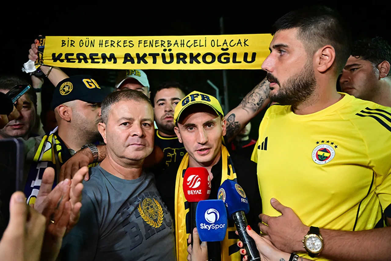 Fenerbahçe'nin, Kerem Aktürkoğlu ile "çift sözleşme" imzaladığı iddiaları gündemde. UEFA'nın, bu ihlal sebebiyle sarı-lacivertli kulübe ceza vereceği iddia ediliyor.