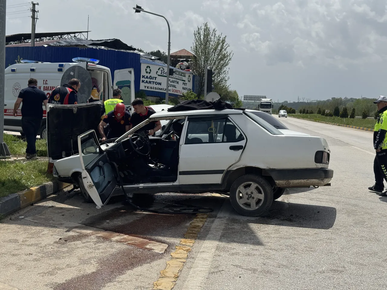 Kastamonu'da iki otomobil kafa kafaya çarpıştı: 8 kişi yaralandı