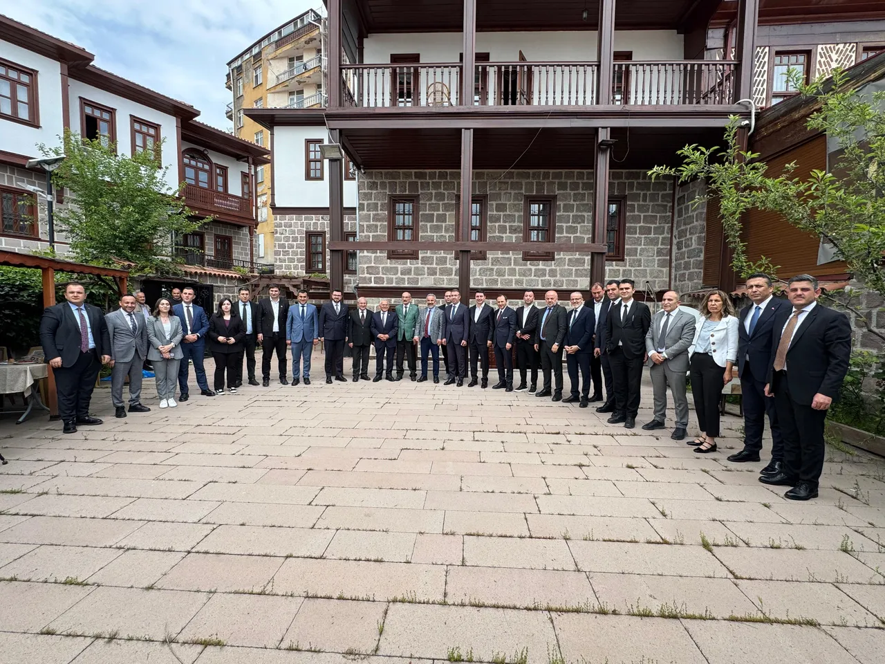 Kayseri Büyükşehir Belediye Başkanı Büyükkılıç’tan iki müjde