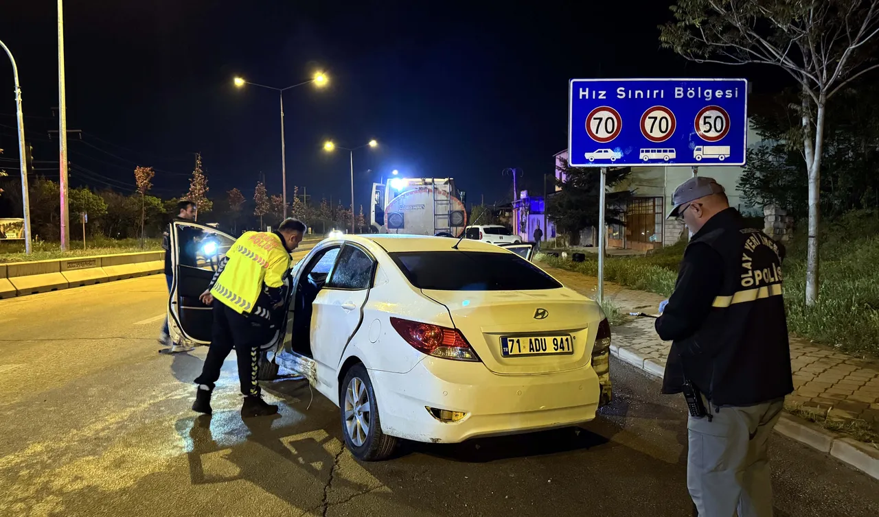 Kırıkkale'de feci kaza! Otomobil, çekiciye çarptı: 1 ölü, 1 yaralı
