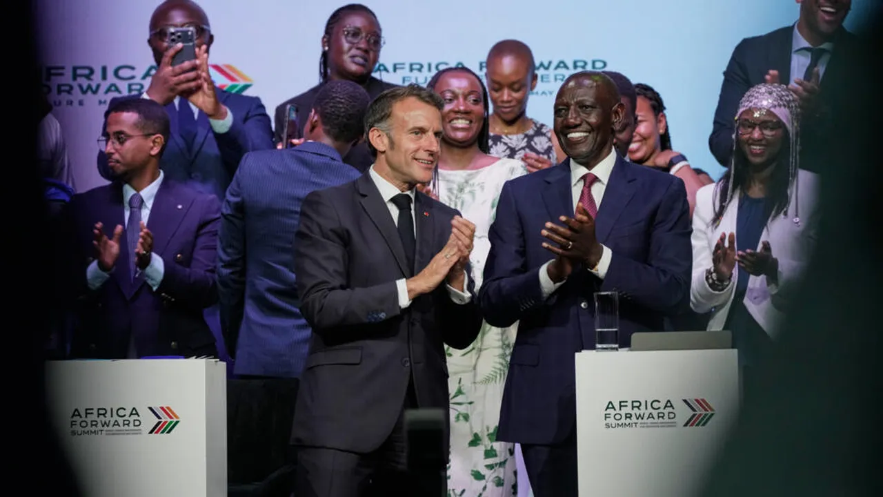 Macron Kenyada Türkiyeyi örnek gösterdi: Onlar geldiler ve bizden daha iyiler