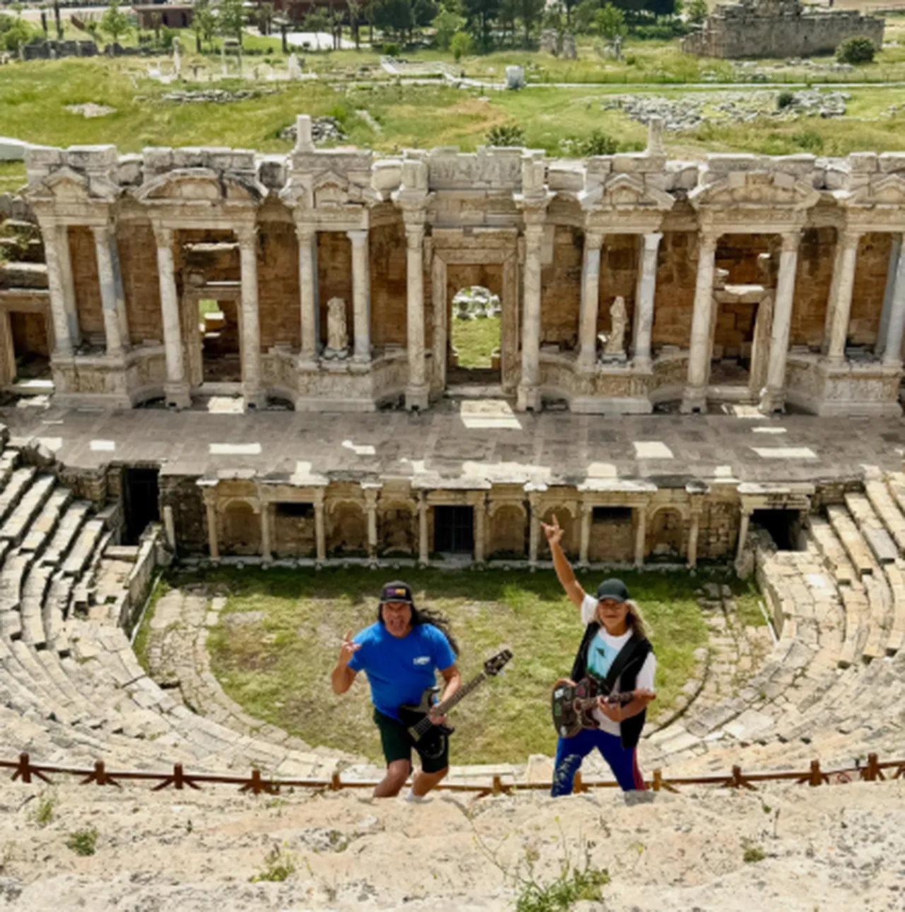 Metallica grubunun üyeleri rotayı Türkiye'ye çevirdi! Gizlice gelip Hierapolis'te poz verdiler: İlham topluyoruz