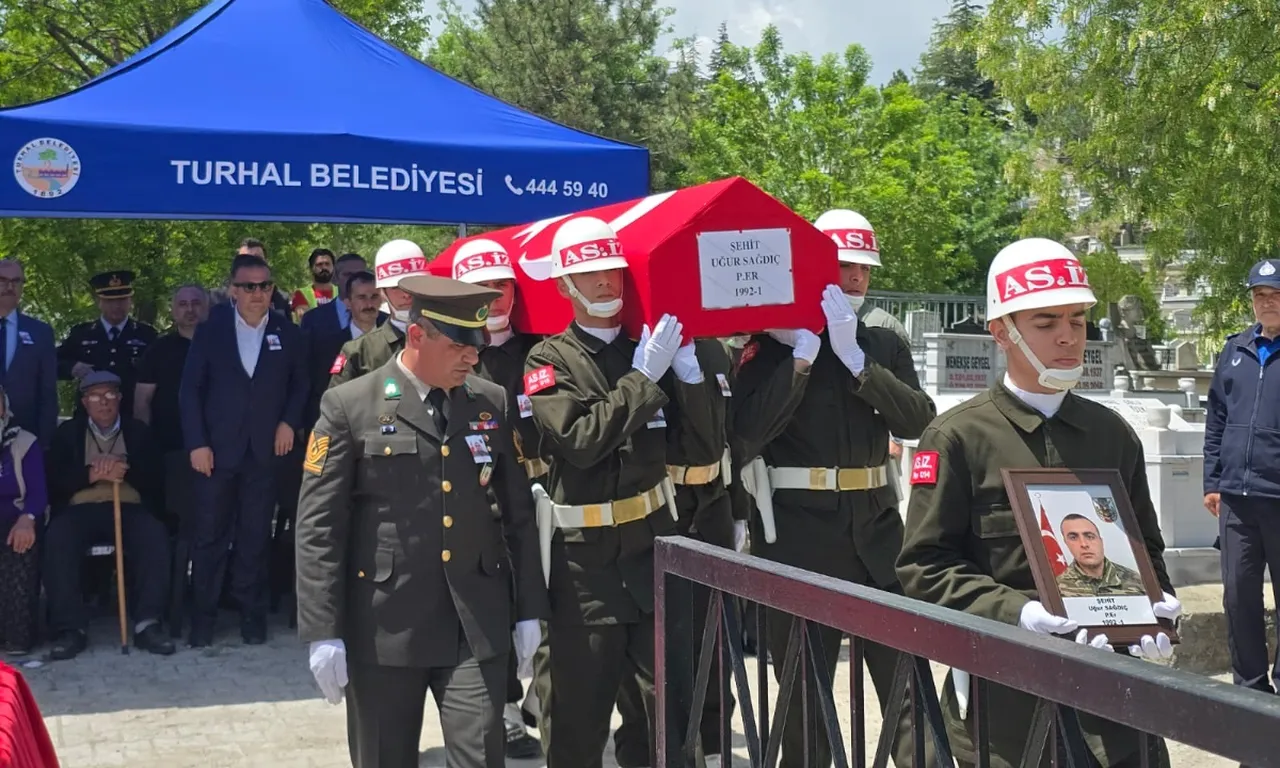 Şehidin kabri açıldı, naaşı yeniden kefenlendi! Yeni adresi dikkat çekti