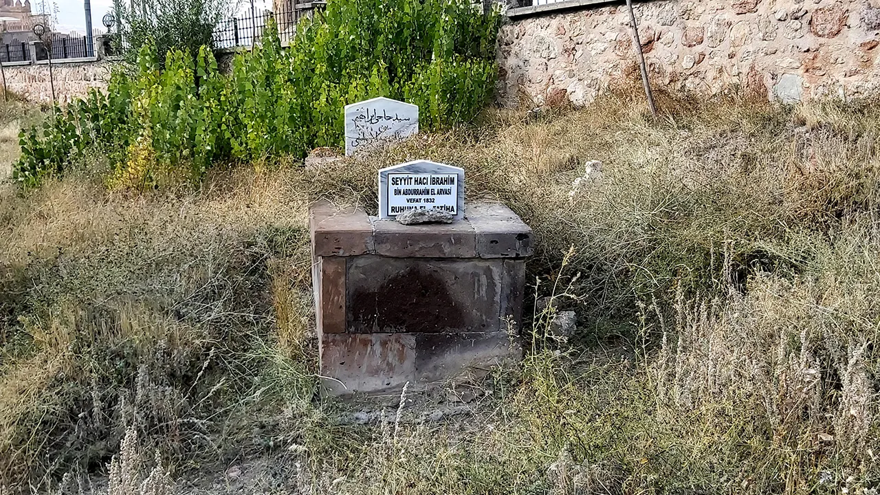 Seyyid Abdürrahim Arvâsî hazretlerinin oğlu, Seyyid Hacı İbrahim Arvâsî.