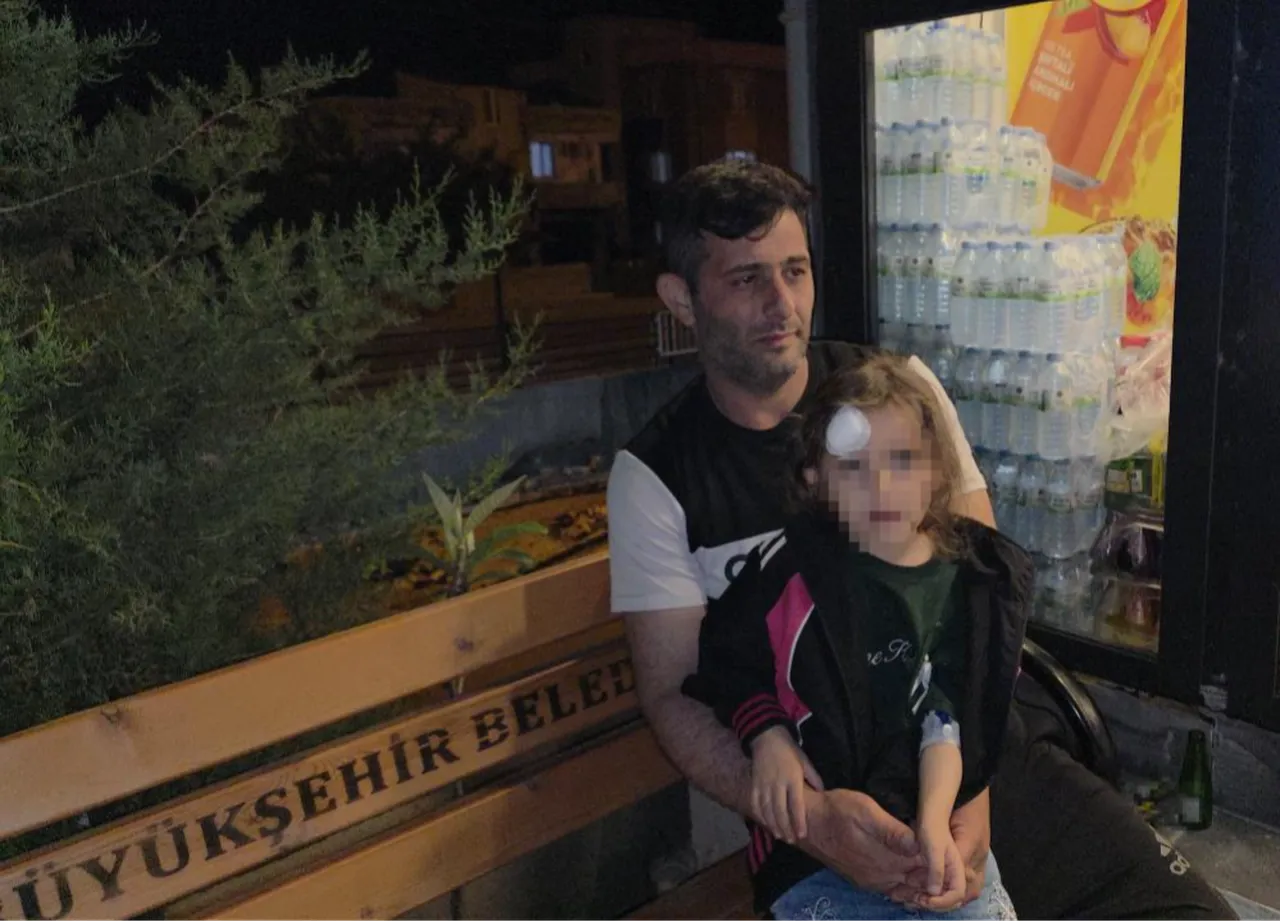 Yola fırlayan küçük kıza otomobil çarptı! Yüreklerin ağza geldiği an kamerada