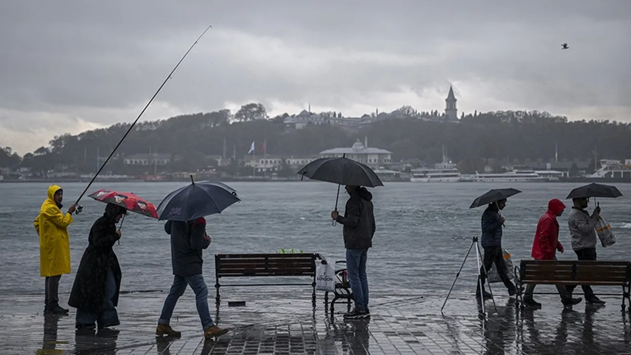 AKOM'dan İstanbul için kritik uyarı: Sıcaklık düşecek, sağanak gelecek!