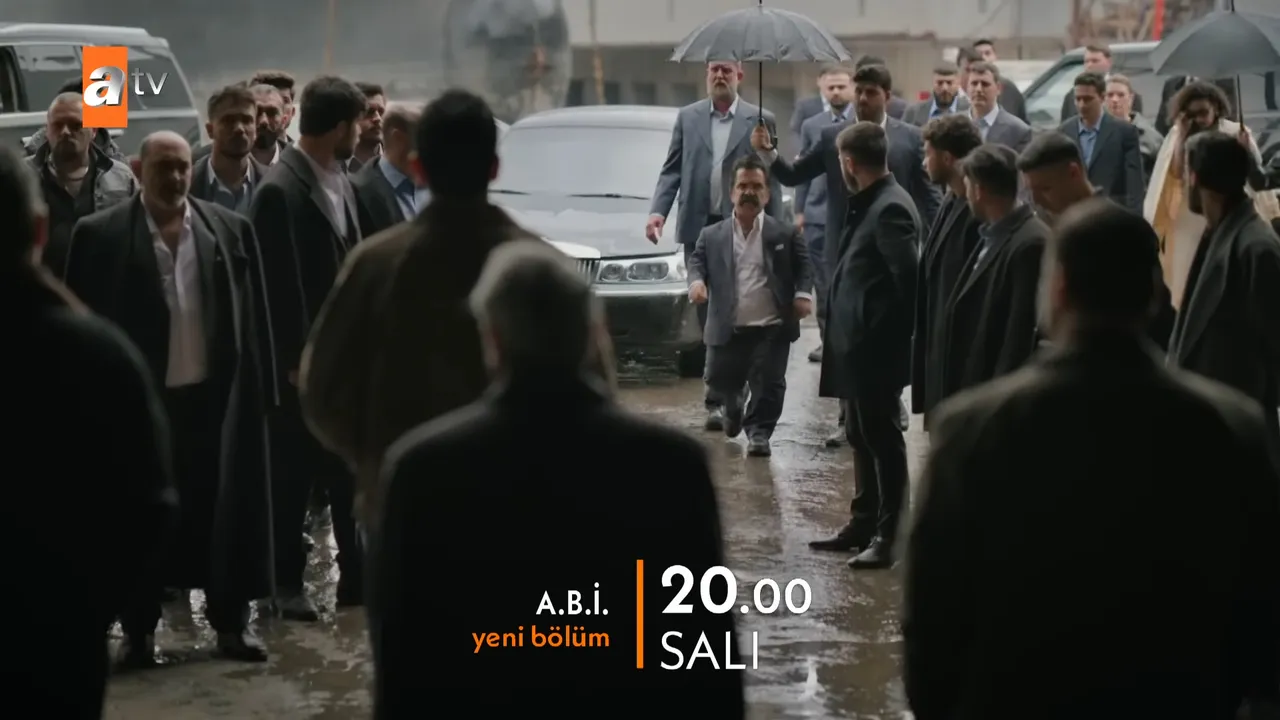 Çaycı Hüseyin ekranlara geri döndü! Bu kez mafya lideri rolünde