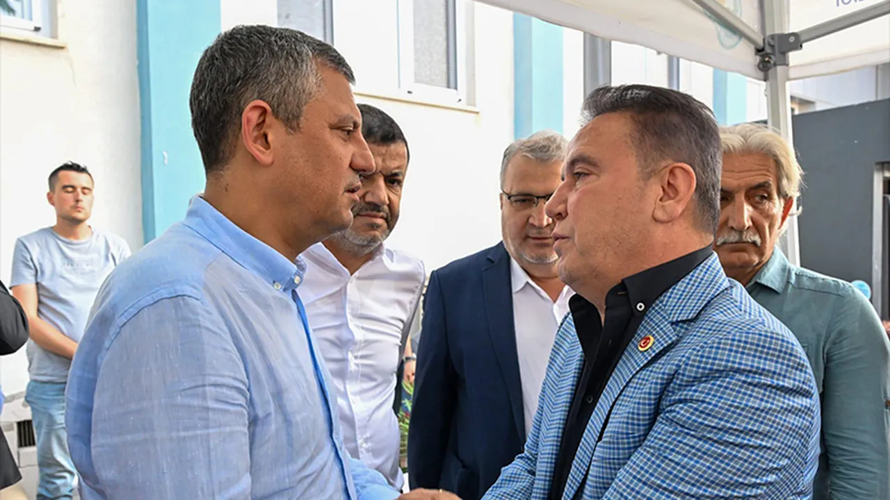 CHP’de Böcek çelişkisi! İtiraf edince hakaret etmeye başladılar