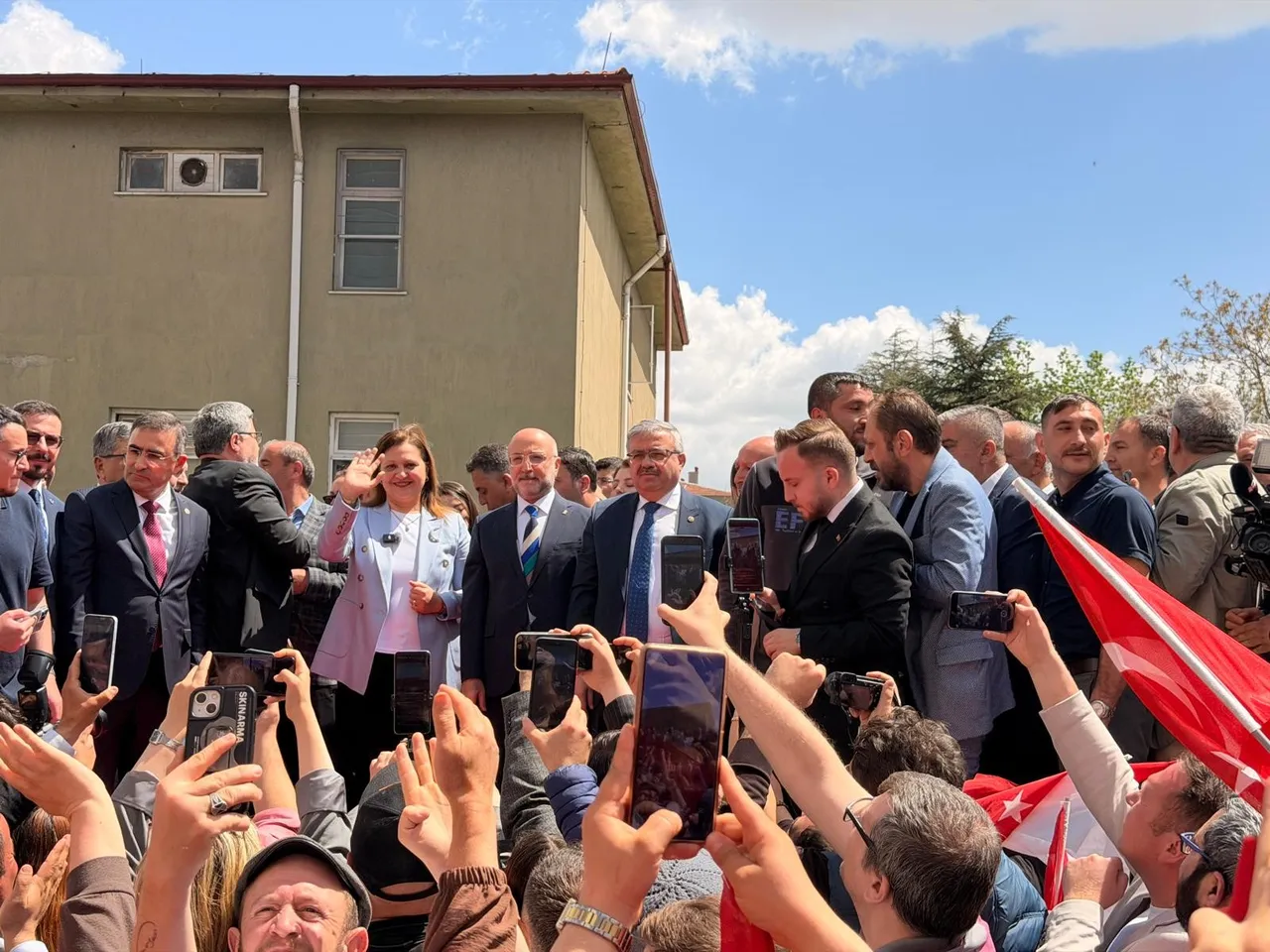 CHP’den AK Parti’ye geçen Burcu Köksal’dan ikinci açıklama: Tek sevdam Afyon