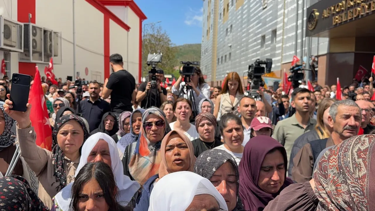 CHP’den AK Parti’ye geçen Burcu Köksal’dan ikinci açıklama: Tek sevdam Afyon