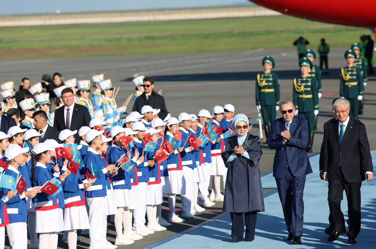Cumhurbaşkanı Erdoğan Kazakistanda: Resmi törenle karşılandı