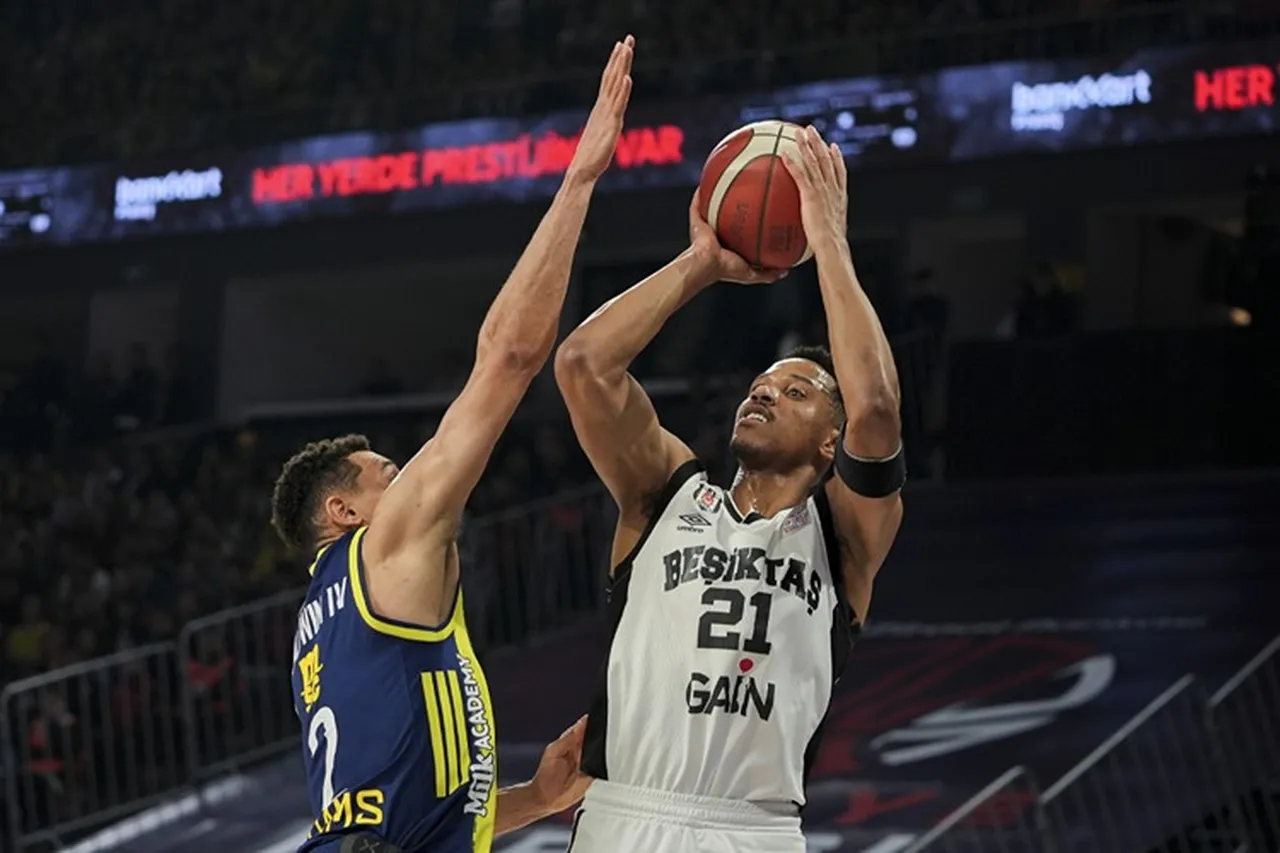 Fenerbahçe Beko-Beşiktaş Gain canlı yayın hangi kanalda, saat kaçta? Basketbol Süper Lig 29. hafta erteleme maçı!