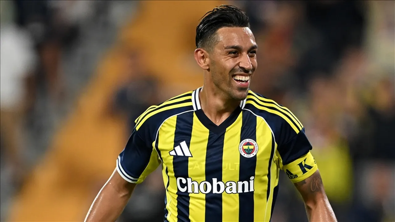 İrfan Can Kahveci, kiralık olarak Kasımpaşa forması giyiyor.