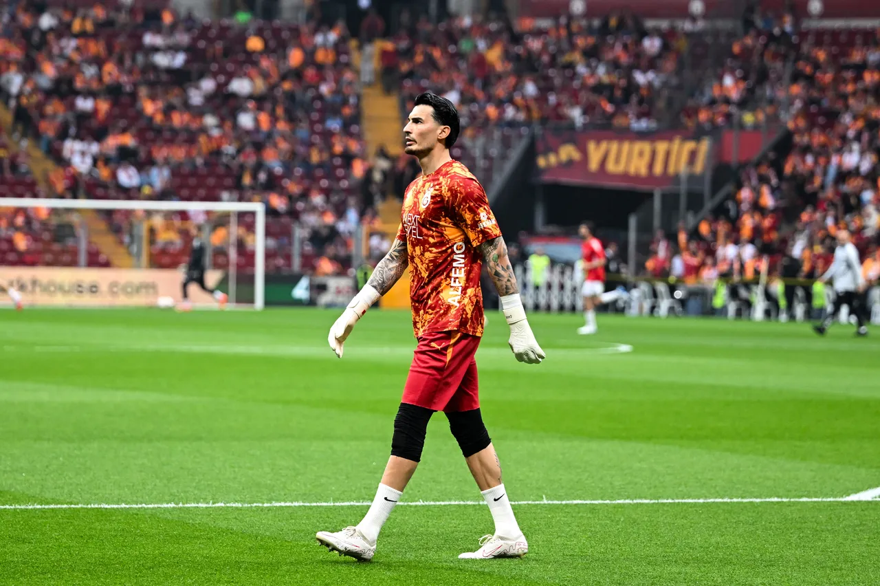 Uğurcan Çakır, sezon başında Trabzonspor'dan rekor bonservisle geldiği Galatasaray'a 5 yıllık imza attı.