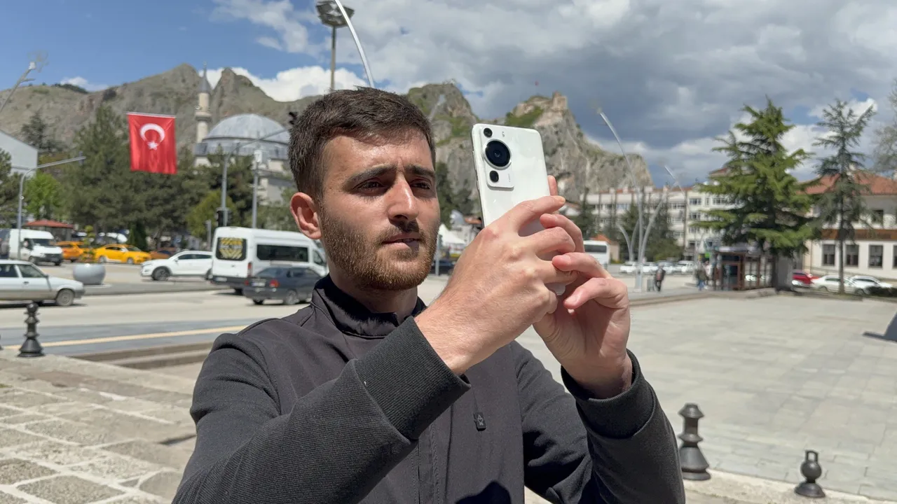 Hevesi kursağında kaldı! ‘Annelik bağı’ temalı kare dünya ikincisi oldu, ödülünü gümrük elinden aldı