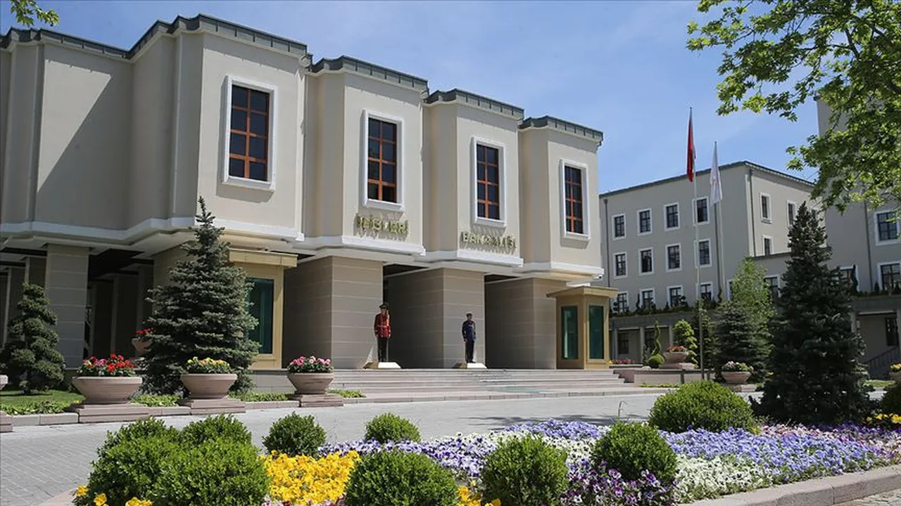 İçişleri Bakanlığı'nda yeni dönem! 3 yıl şartı getirildi