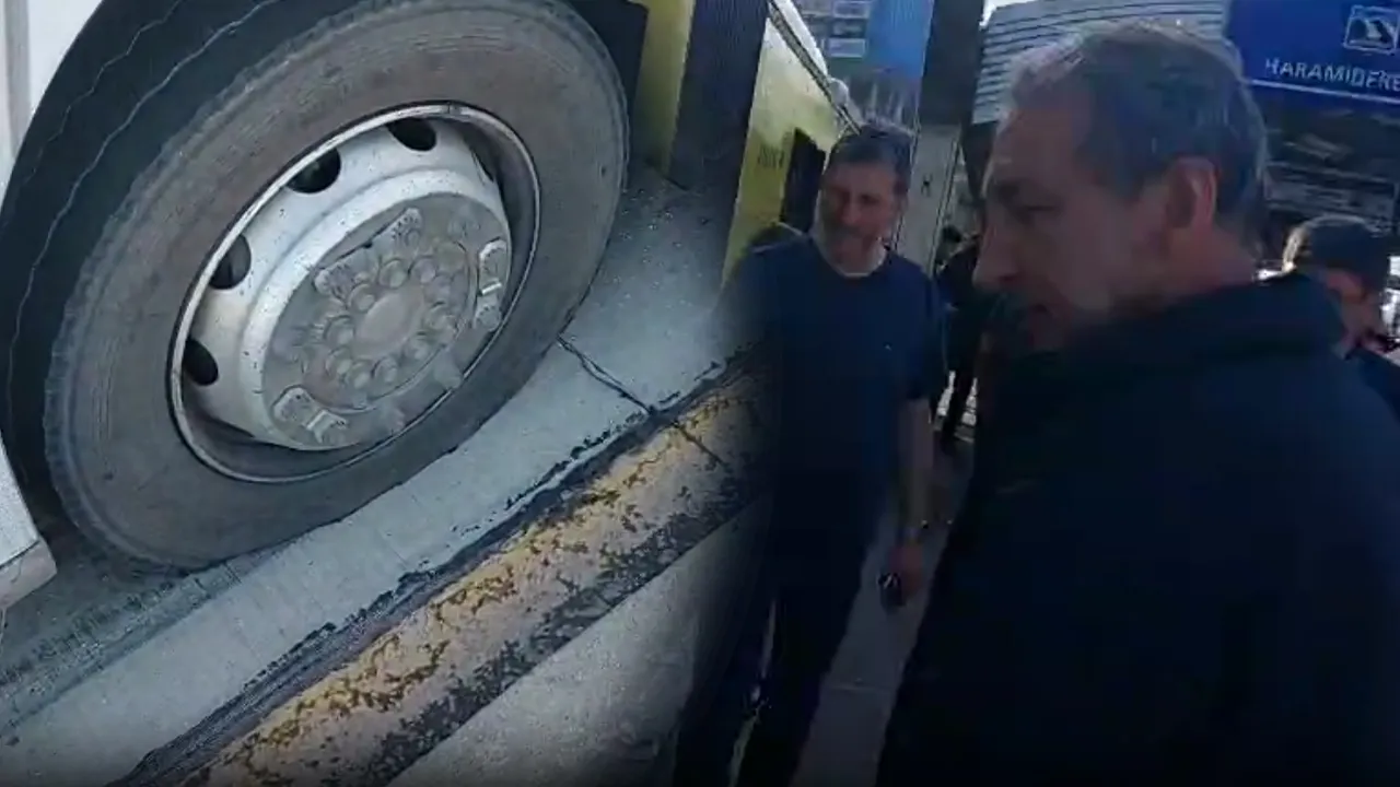 Metrobüste panik anları! Hareket halindeyken lastiği patladı