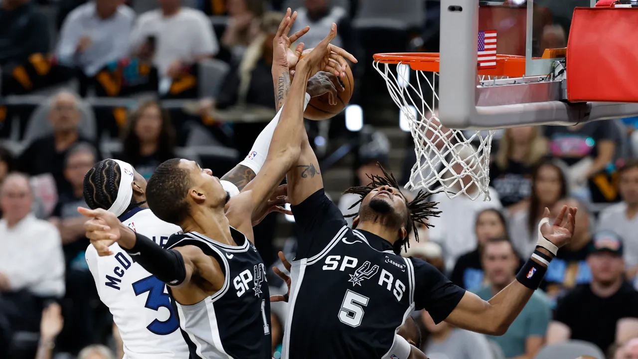 NBA'de Timberwolves'a 29 sayı fark: Spurs seride öne geçti