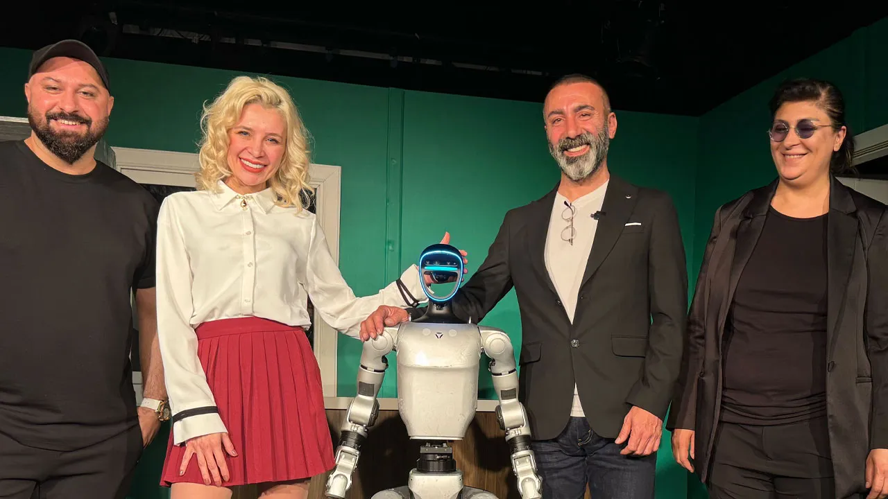 Tiyatroda ilk! Robot oyuncu sahneye çıkacak