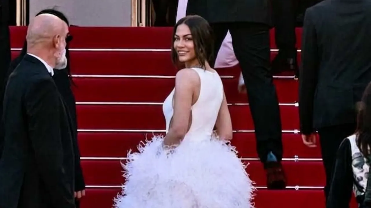 Dünya sahnesine Trendyolmilla imzasıyla çıktı! Demet Özdemir Cannes kırmızı halısında