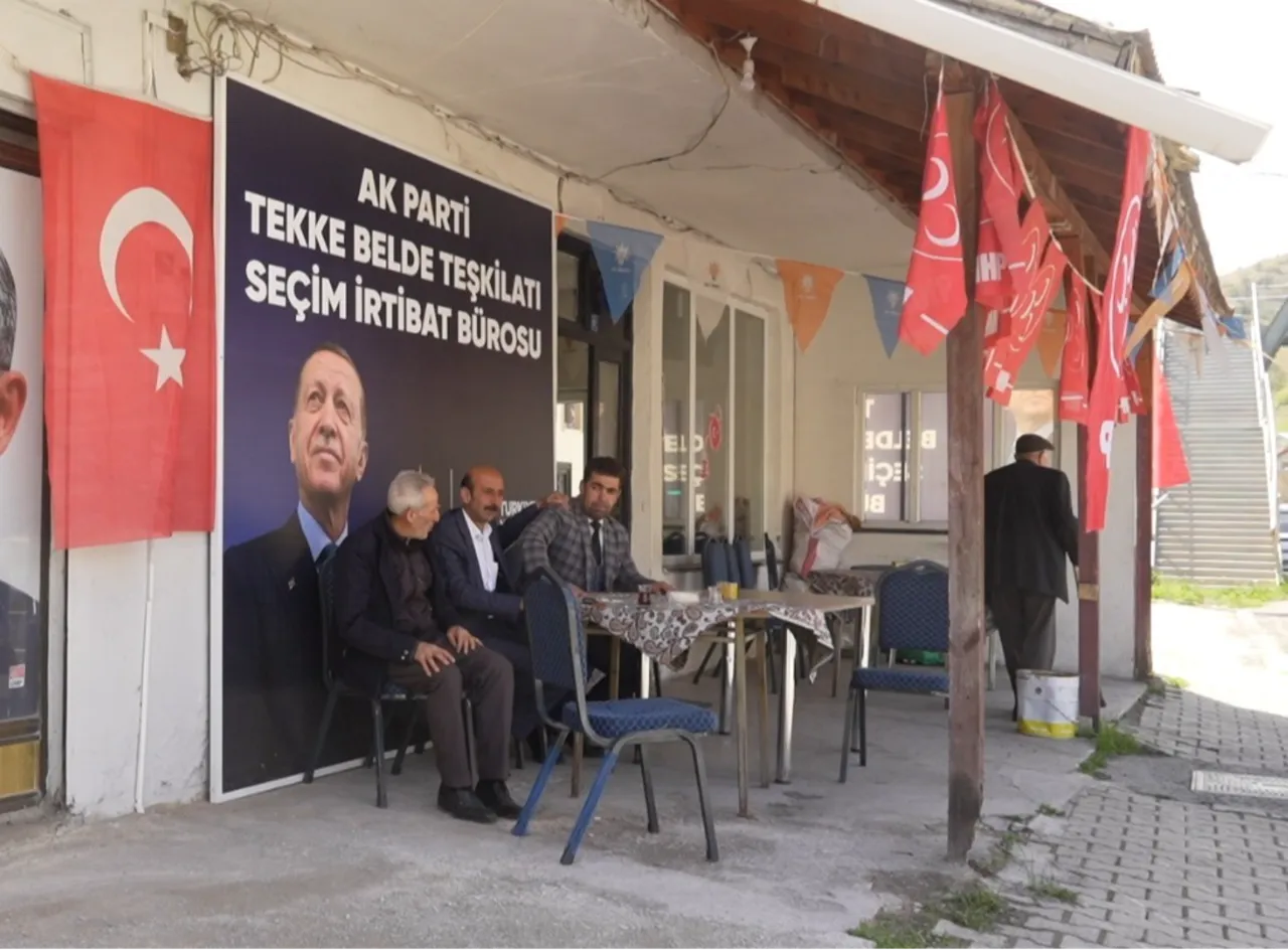 Gümüşhane'nin Tekke beldesinde seçim heyecanı! AK Parti ve CHP’nin adayları akraba