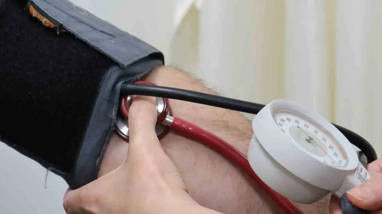 Hipertansiyon alarmı: Belirti vermeden ilerliyor, sonuçları ağır olabilir