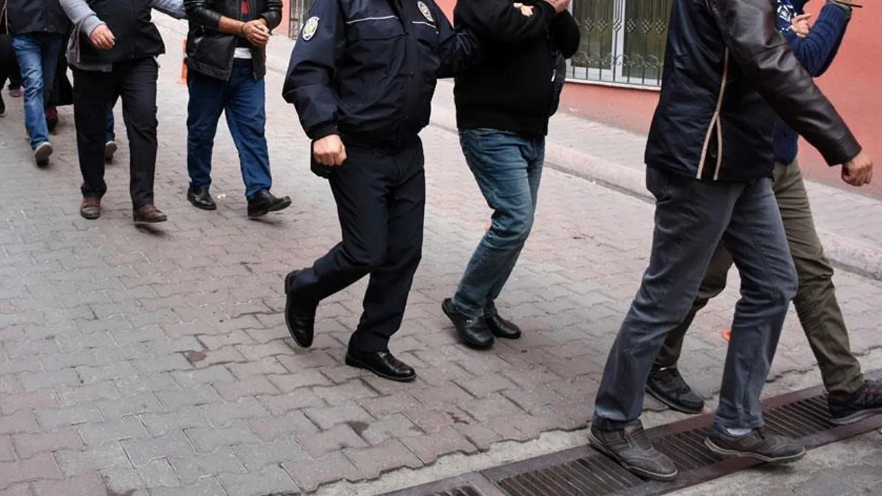 Kars'ta tefecilik operasyonu: Milyonluk çek ve senet ele geçirildi