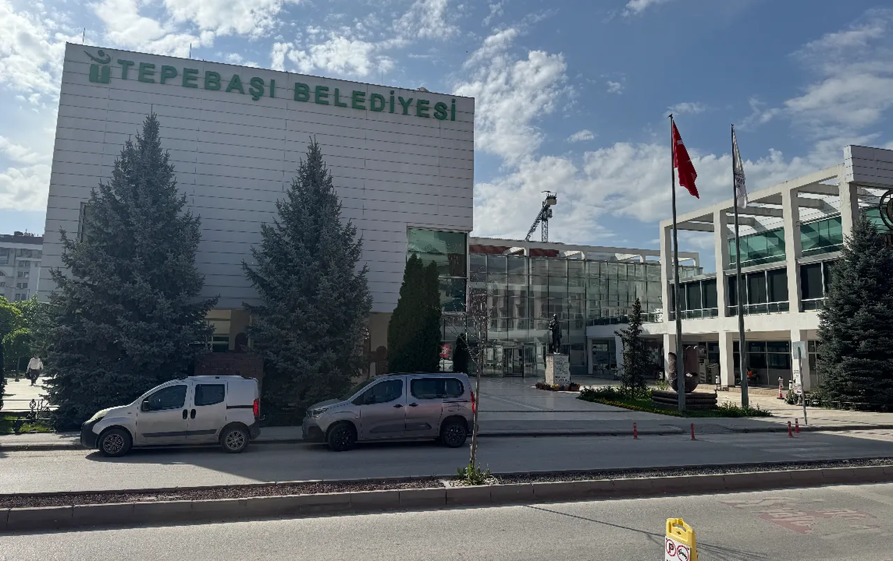 Tepebaşı Belediyesi’ne yolsuzluk operasyonu