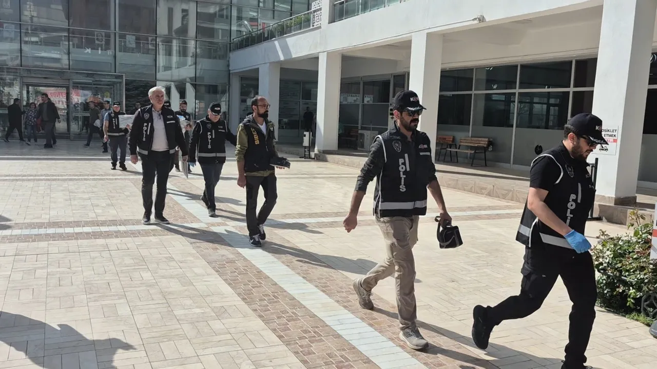 Tepebaşı Belediyesi’ne yolsuzluk operasyonu