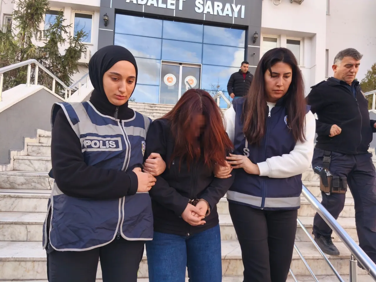 5 günlük bebeğe şiddet uygulayan hemşire, mahkemede hakime yalvardı