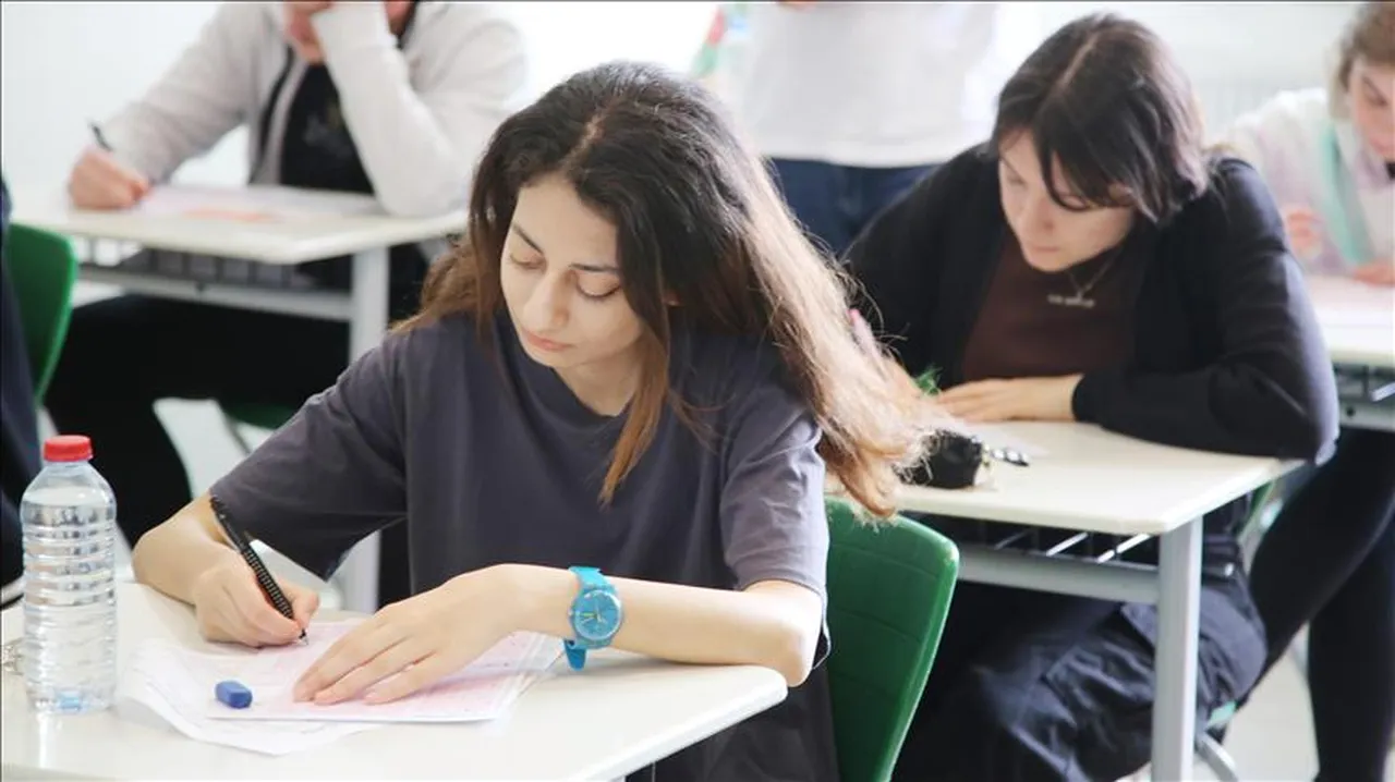 AÖL 3.dönem kayıt yenileme takvimi için gözler MEBde... AÖL 3.dönem kayıtları ne zaman?