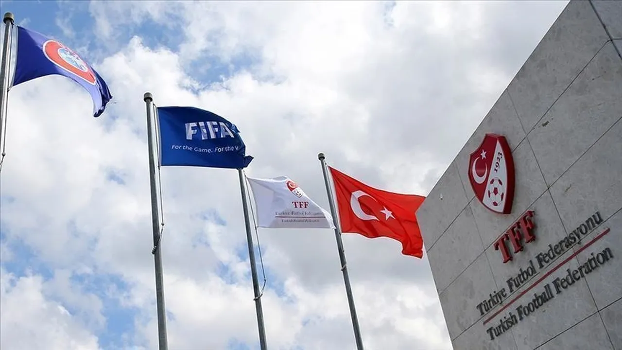 Süper Lig'de 2026-2027 sezonunda 10+4 (01.01.2004 veya daha sonraki tarih doğumlu) kuralı uygulanacak.