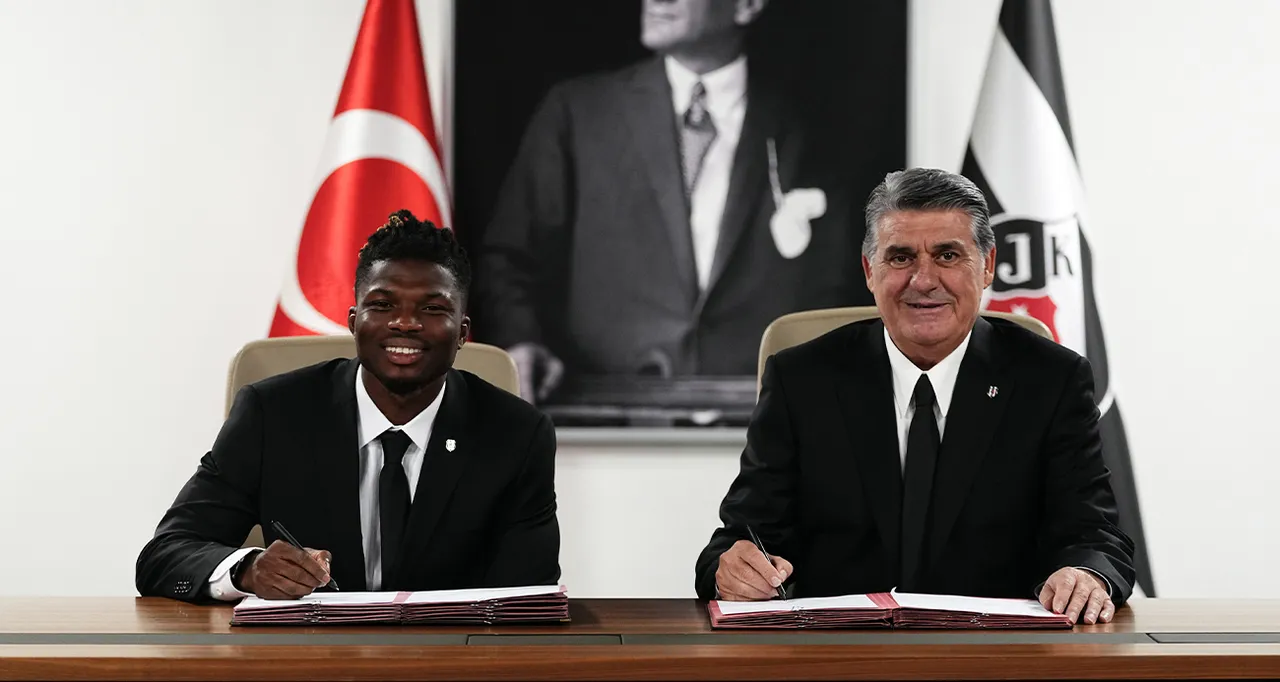 Genç oyuncunun kiralık kontratında, "15 gol atarsa opsiyon devreye girer" madfdesi bulunuyor.