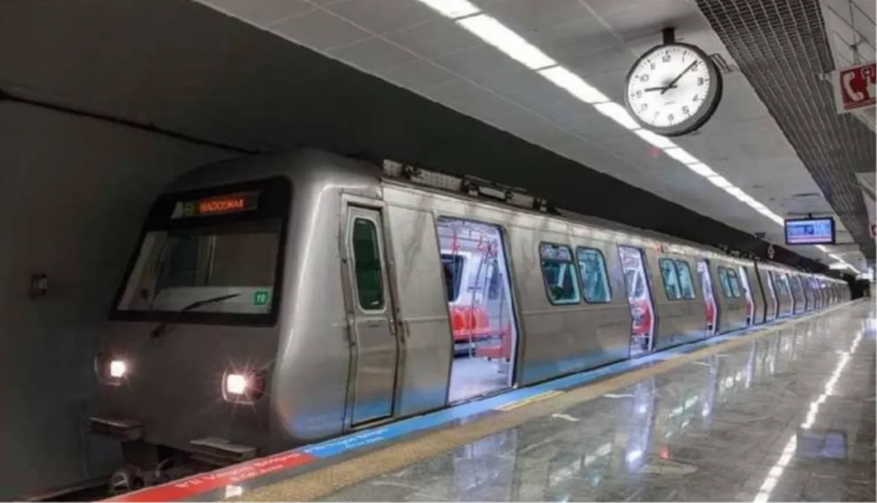 En yoğun metro hatlarında arıza! Seferler gecikmeli yapılıyor