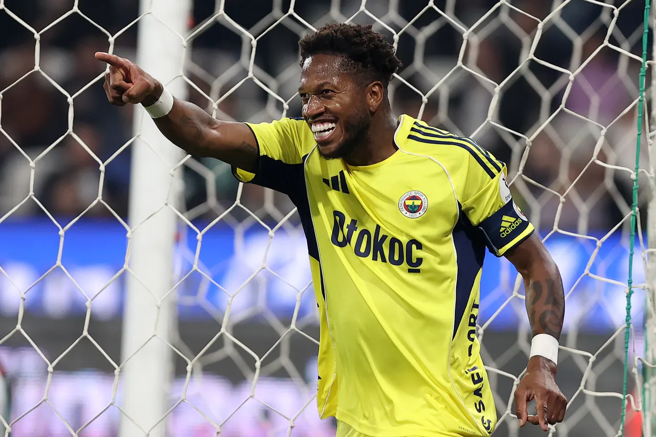 Fred, bu sezon Fenerbahçe formasıyla çıktığı 44 maçta 3 gol ve 5 asistlik bir performans sergiledi.