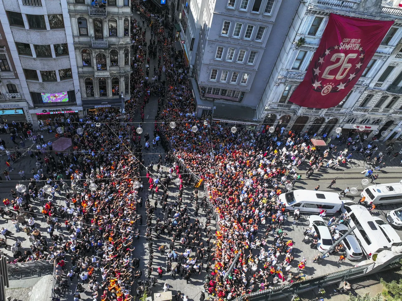 Beyoğlu'nda renkli görüntüler ortaya çıktı