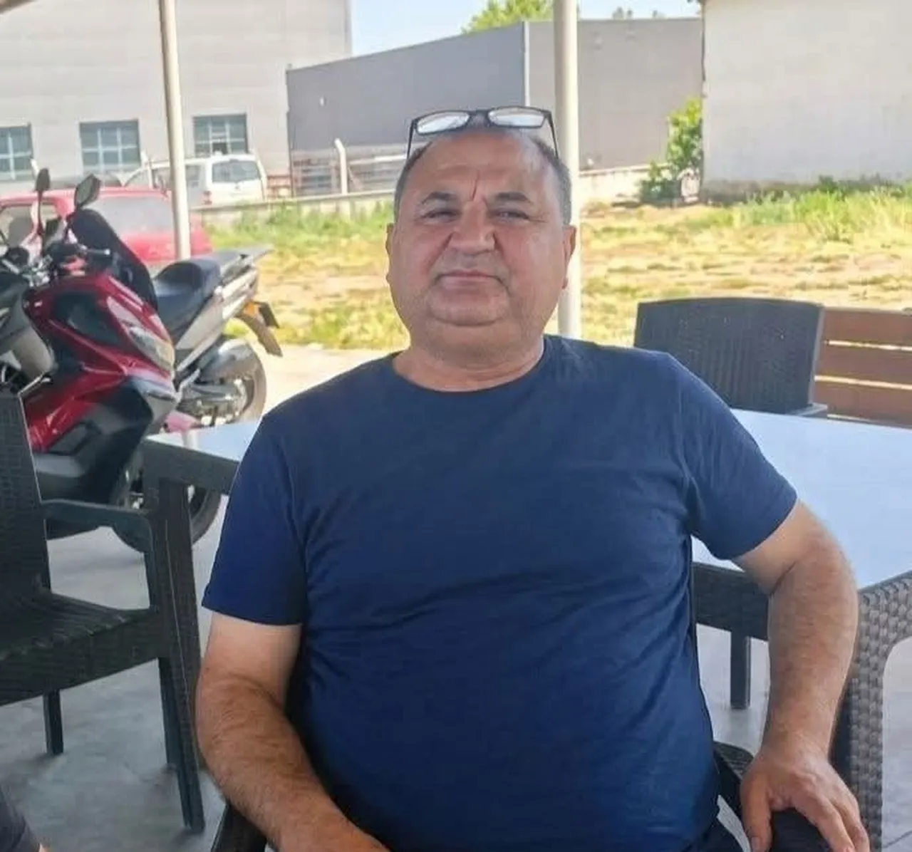 Kalp krizi geçiren arkadaşını hastaneye yetiştirdi! 15 dakika arayla can verdiler