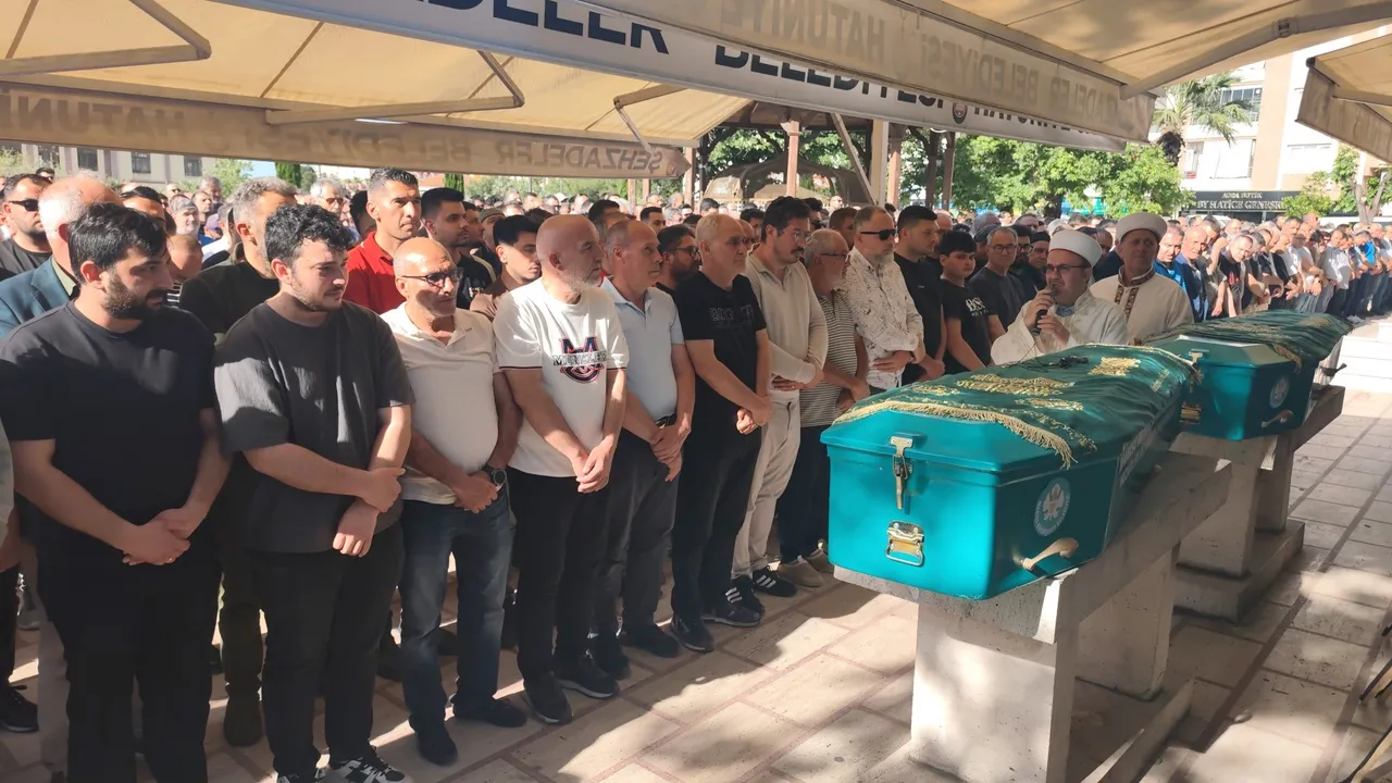 Kalp krizi geçiren arkadaşını hastaneye yetiştirdi! 15 dakika arayla can verdiler