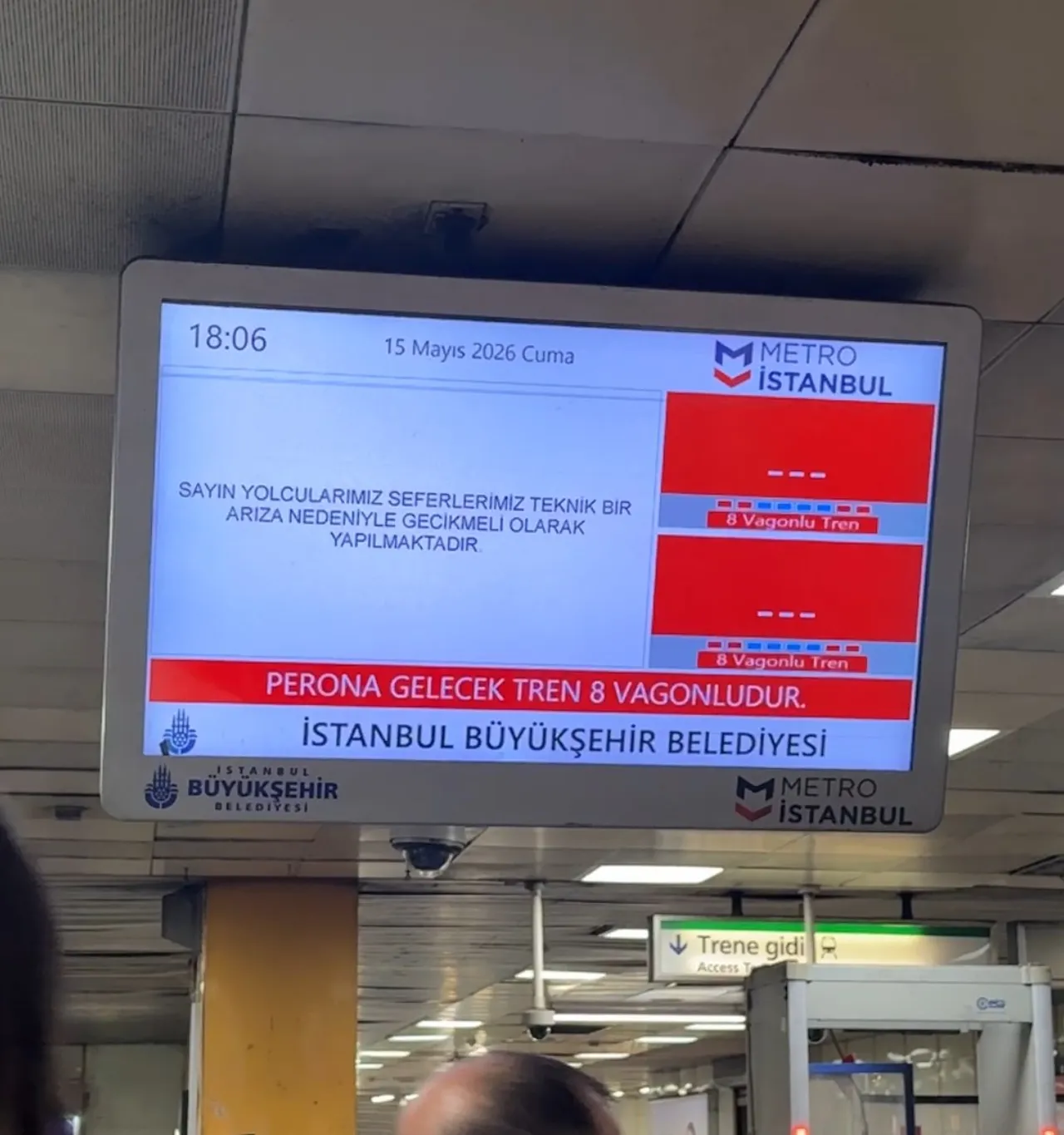 M2 ve M6 metro hatlarında teknik arıza! Vatandaşlar isyan etti