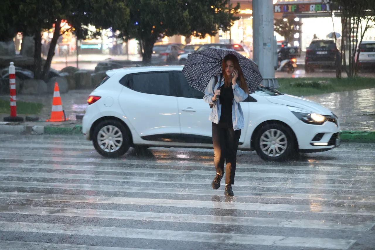 Meteorolojiden 11 il için ‘sarı kodlu’ uyarı! Hem fırtına hem sağanak, ikisi birden yolda