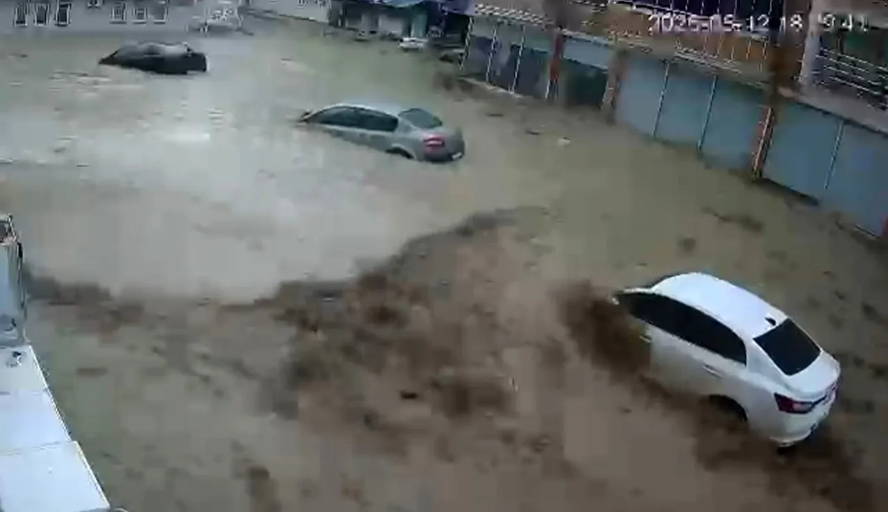 Selin dehşeti kameraya yansıdı! Samsun’da can pazarı yaşandı, araçlar sürüklendi