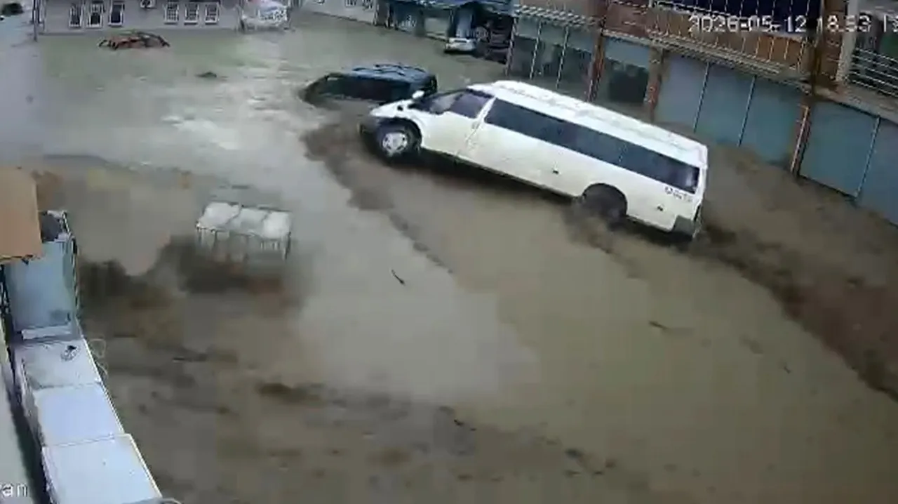 Selin dehşeti kameraya yansıdı! Samsun’da can pazarı yaşandı, araçlar sürüklendi