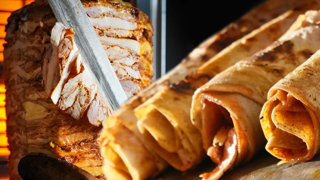 Tavuk döner gerçeği ortaya çıktı! Ustası en riskli kısmını açıkladı: ‘Satılmaz’