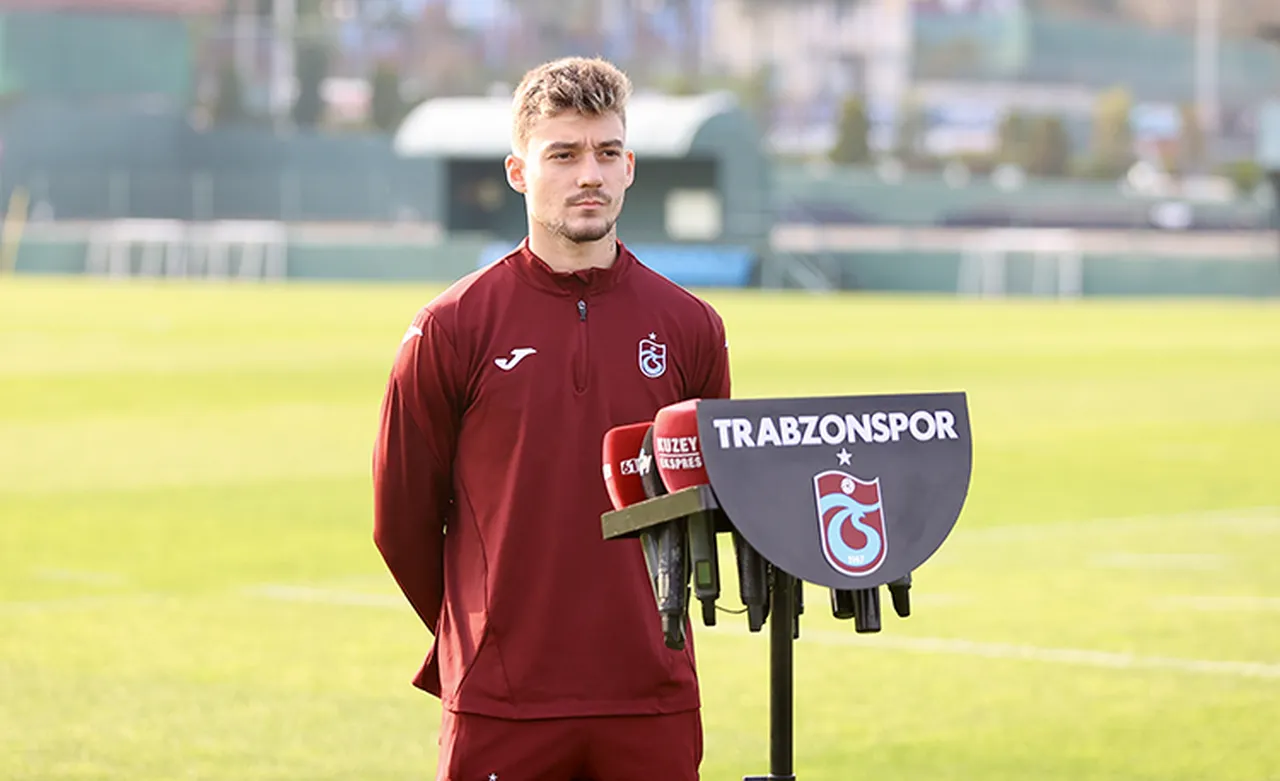 Trabzonspor Teknik Direktörü Fatih Tekke, Muçi'nin takımda kalmasını istiyor.